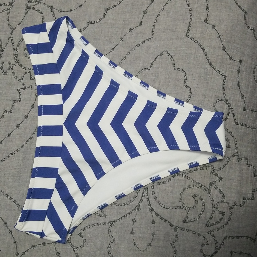 Cupshe Blue and White Triangle bikini bottom